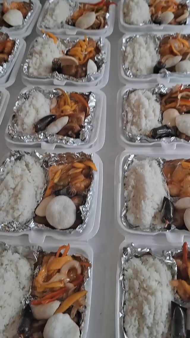 Huang's Cafe packed lunch trays — rice and stir-fry dishes for catering