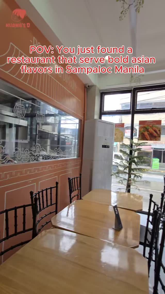 Huang's Cafe ground floor dining area